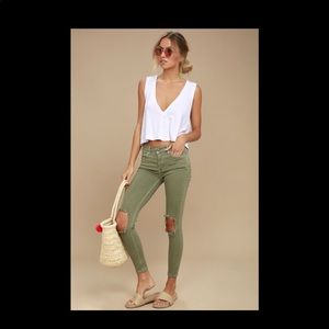 Distressed skinny jeans